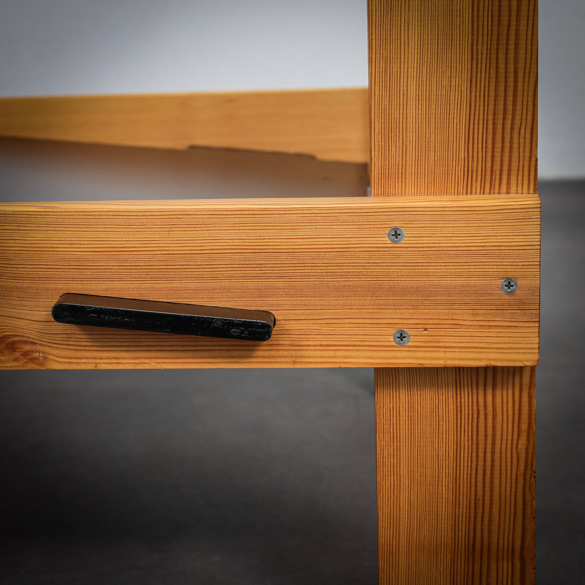 Paire de fauteuils en pin massif néerlandais extrêmement rare par Wouter Fens, années 1960.