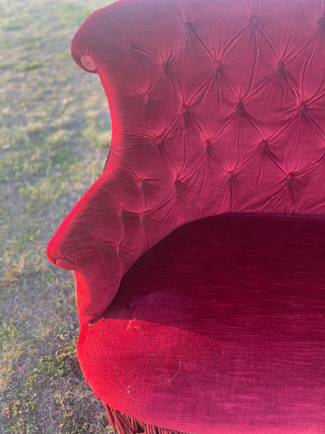 Small old Napoleon III toad sofa in red velvet