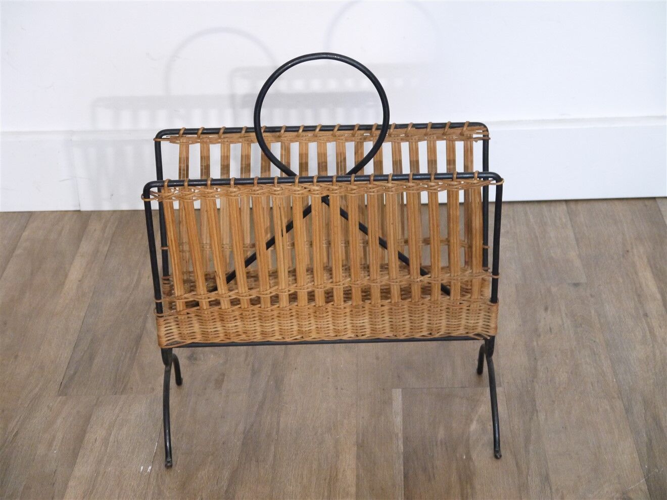 Magazine holder