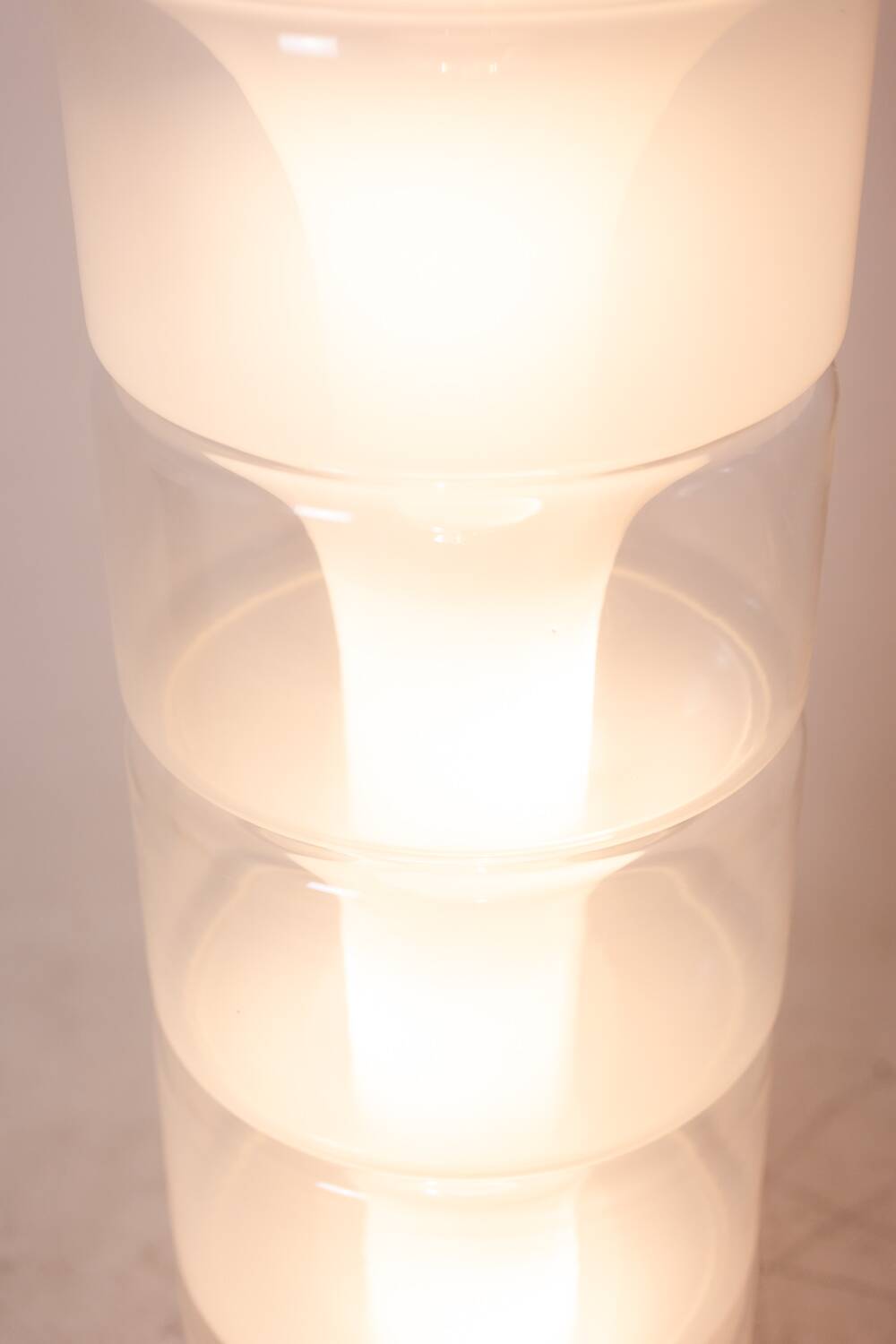 Carlo Nason. "Column" floor lamp in opalescent glass. 1970s/80s.