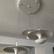 Suspension cascade design 3 white metal saucers
