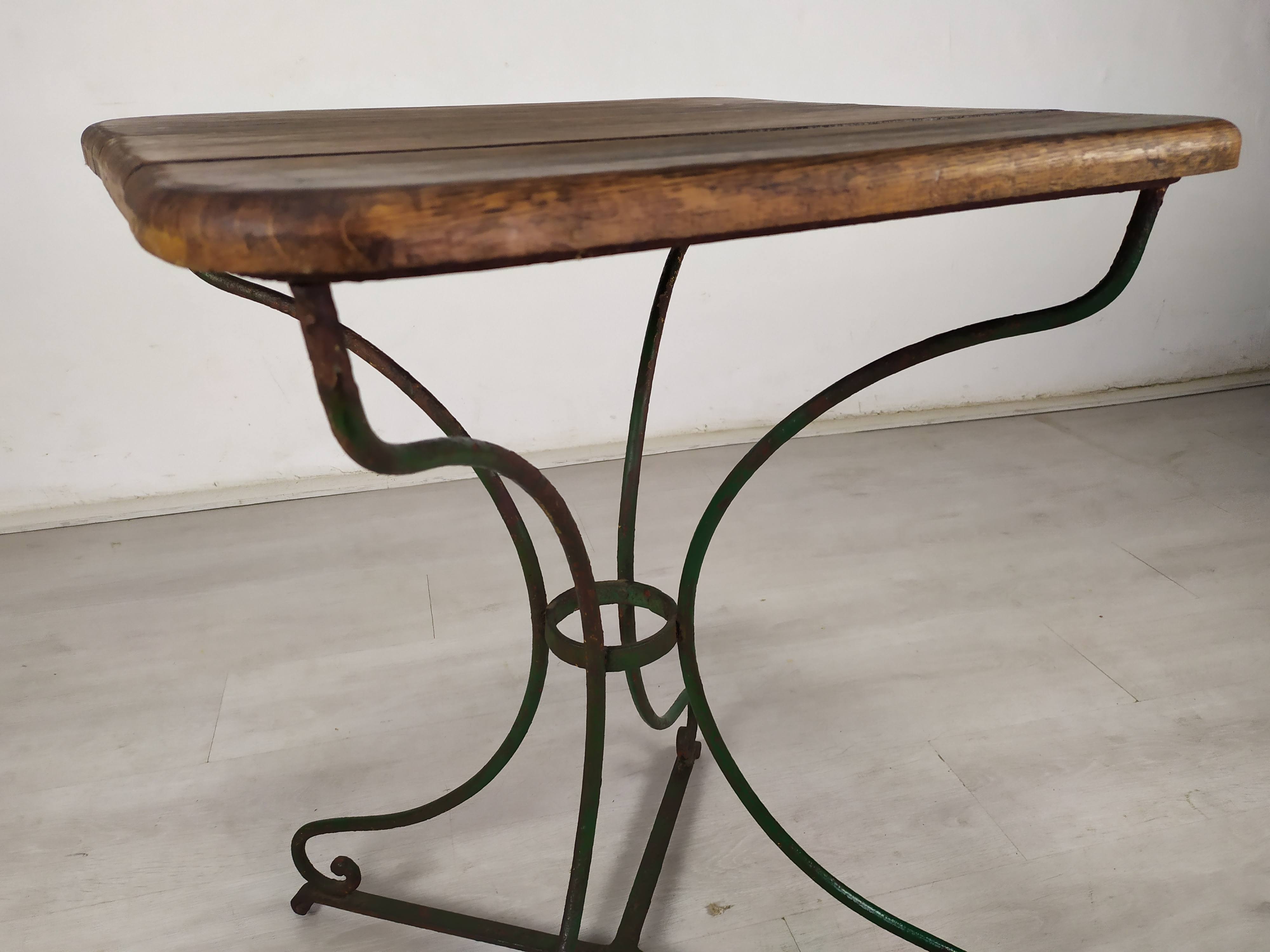 Garden pedestal table metal wood