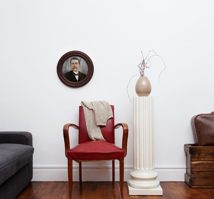 Portrait man in frame round wood