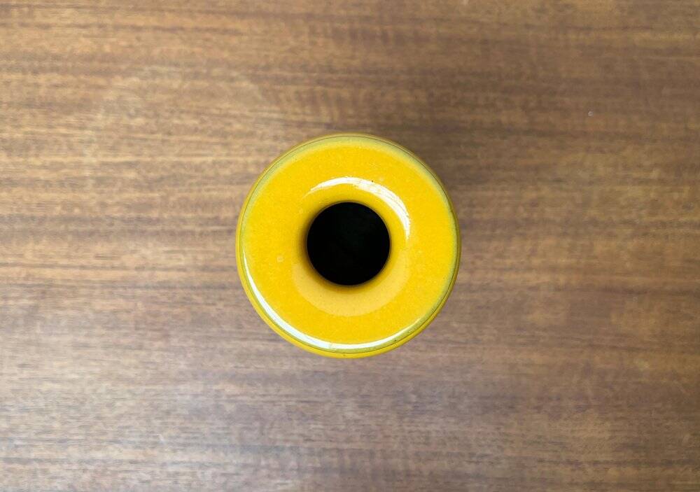 Minimalist vase from a German studio from the mid-century, pottery by BKW Böttger Keramik Wandsbek, Hamburg, 1960s.