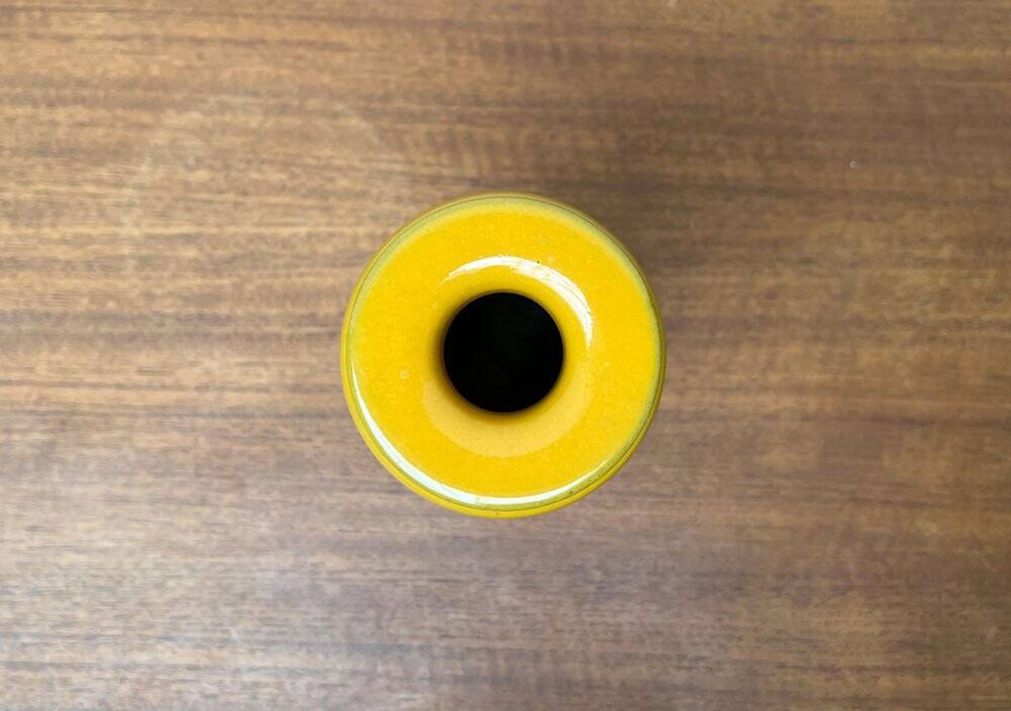 Minimalist vase from a German studio from the mid-century, pottery by BKW Böttger Keramik Wandsbek, Hamburg, 1960s.
