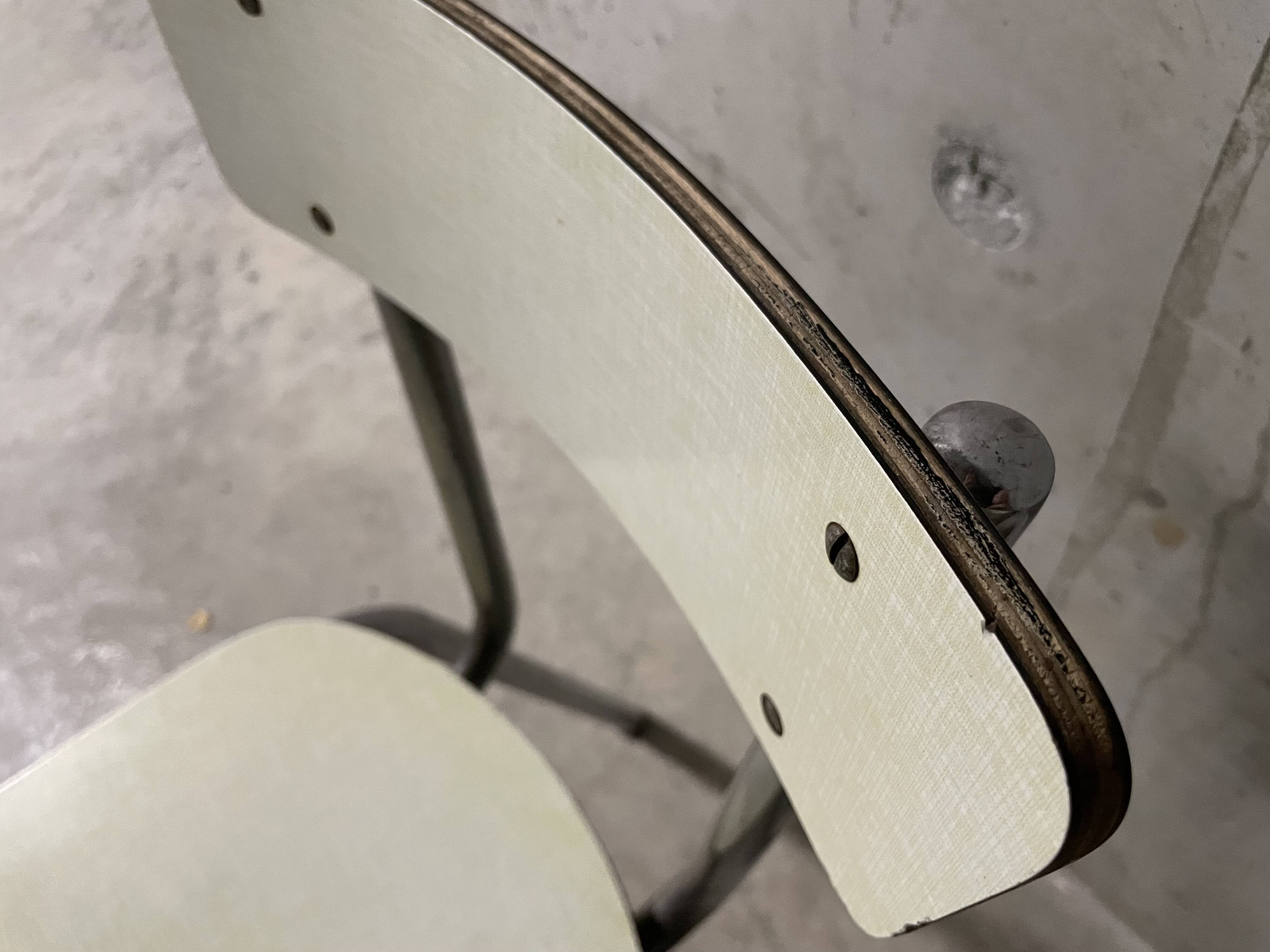 Chaise en formica années 50