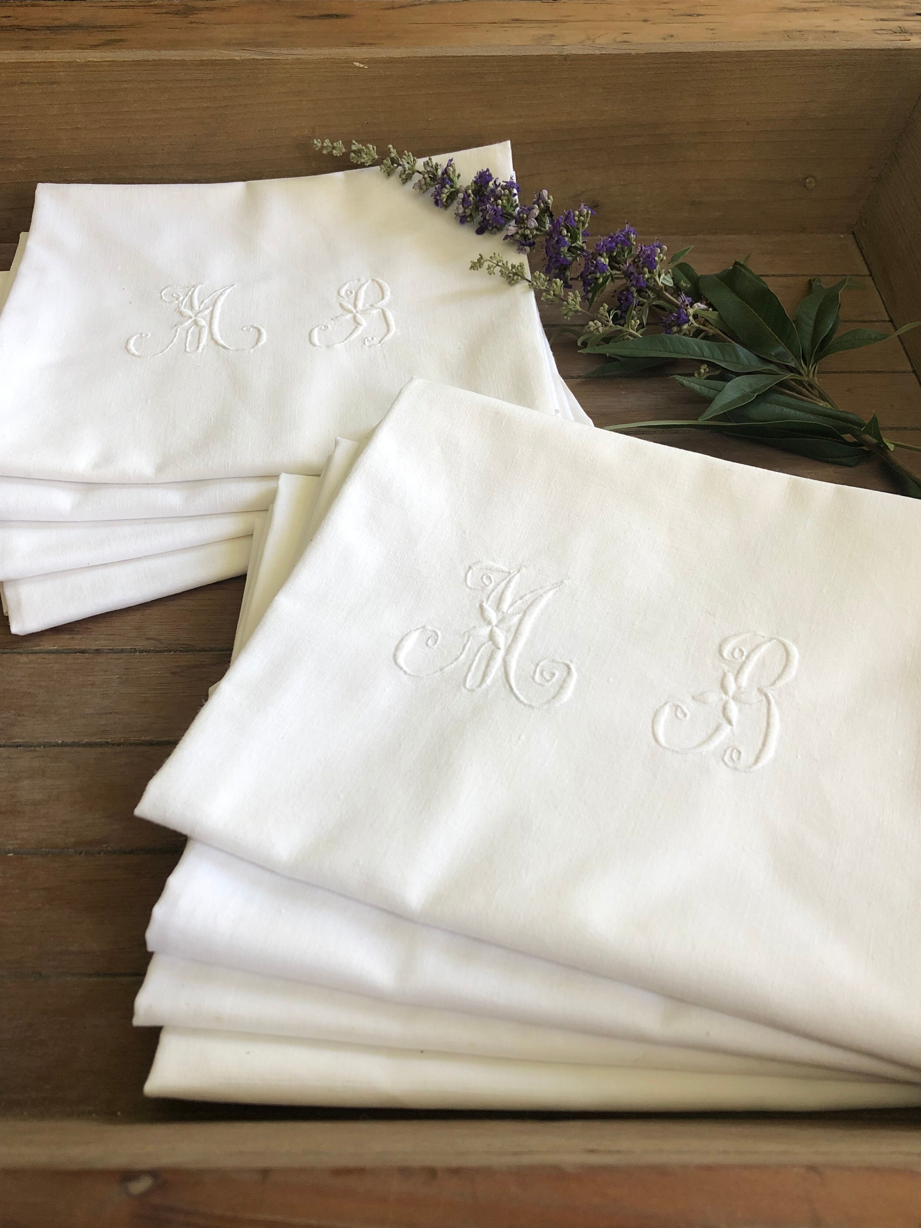 8 napkins, monogram