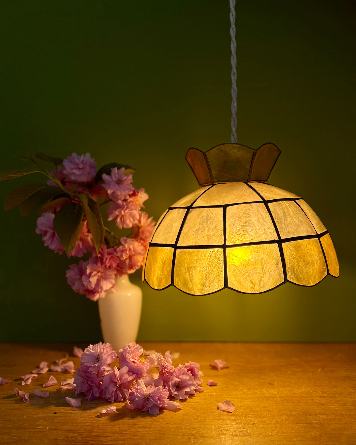 Vintage pearl pendant light