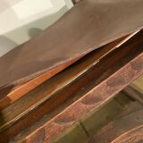 Paire fauteuils colonials cuir et bois sculpté