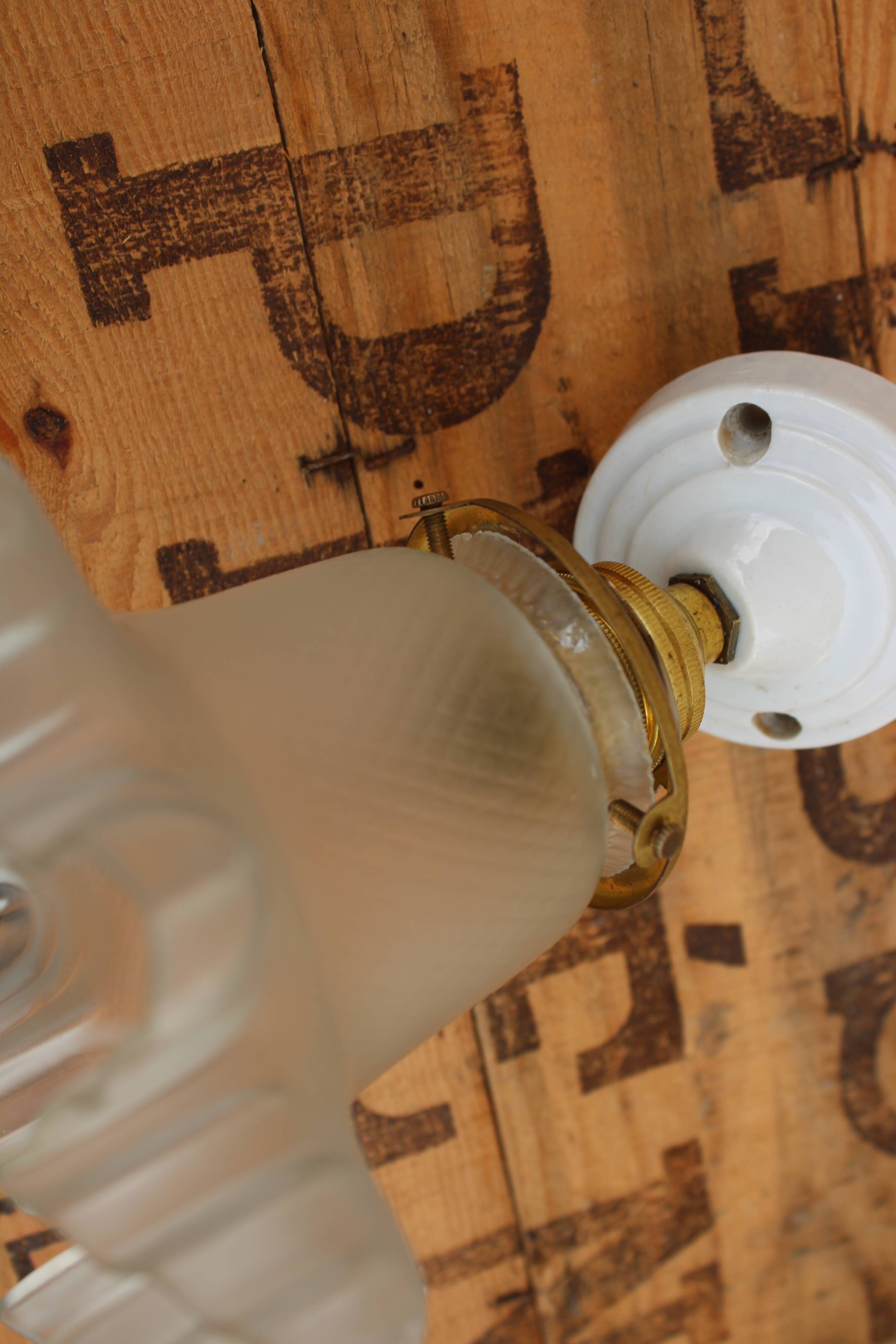 Wall light tulip and porcelain