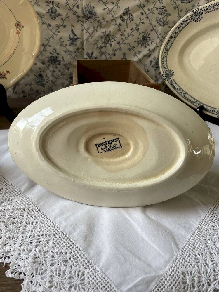 Sauceboat on a wrought iron base from Salins.