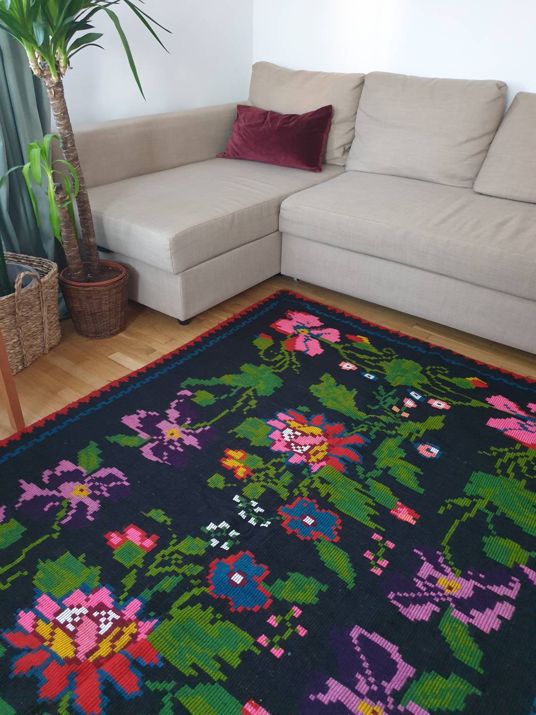 Handwoven summerish floral rug, black background with colorful delicate flowers 152x238cm