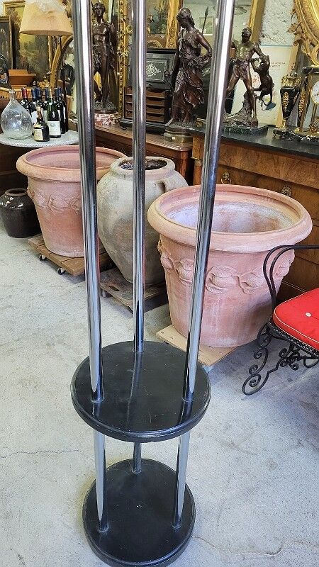 Art Deco floor lamp from the 1930s in wood and chrome.