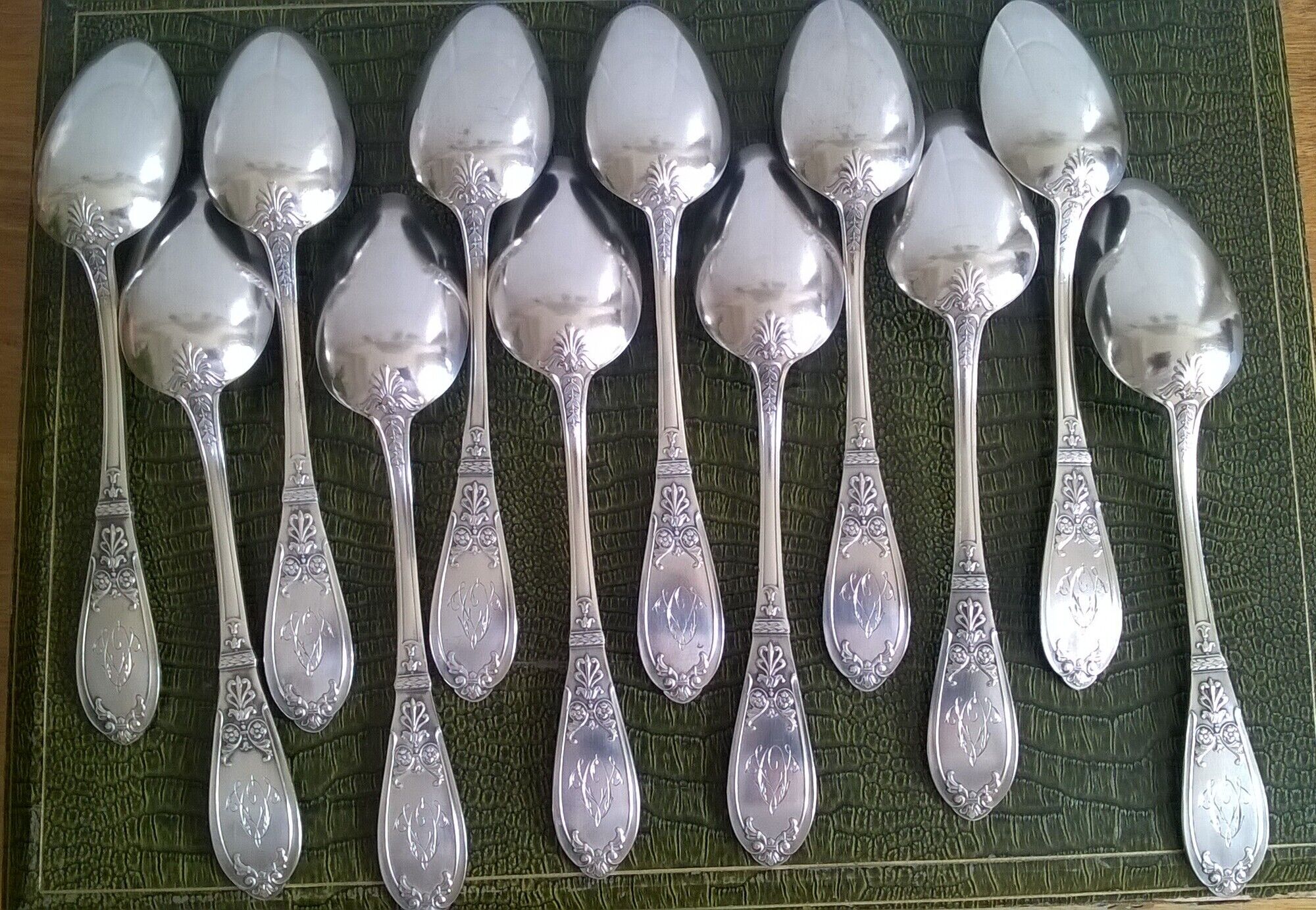 Silver metal housewife Goldsmith Perrin in Paris composed of 37 pieces