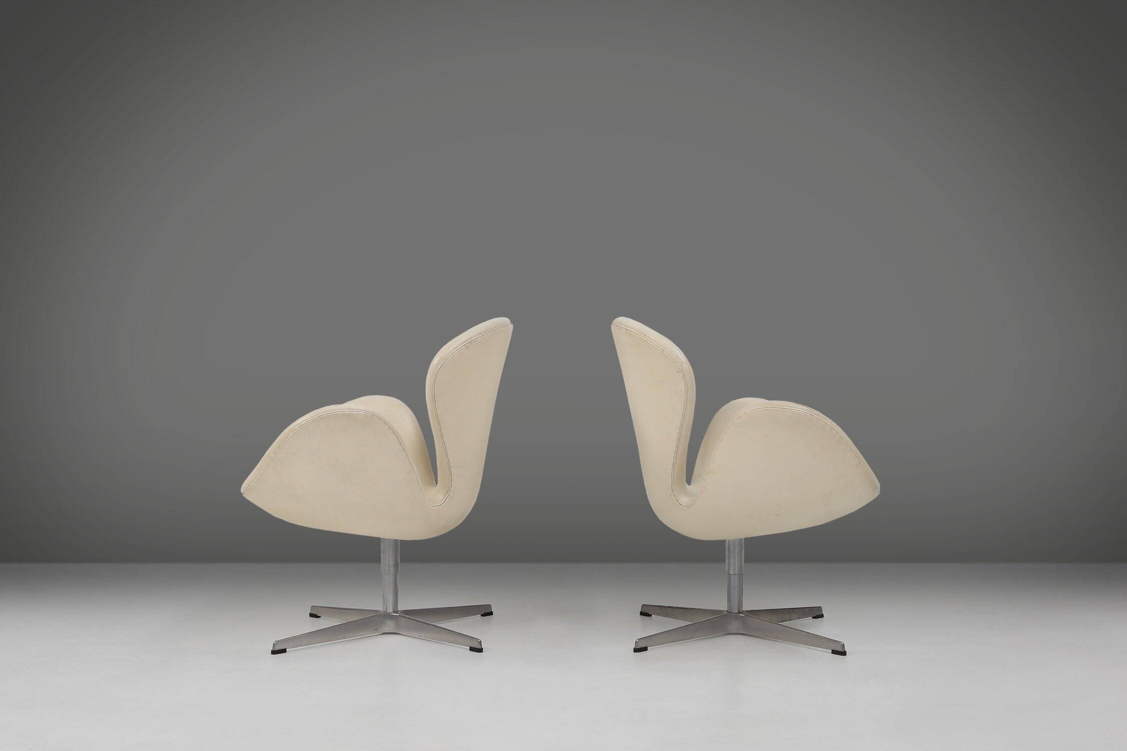 Set of Leather Swan Chairs by Arne Jacobsen for Fritz Hansen, Denmark 2006
