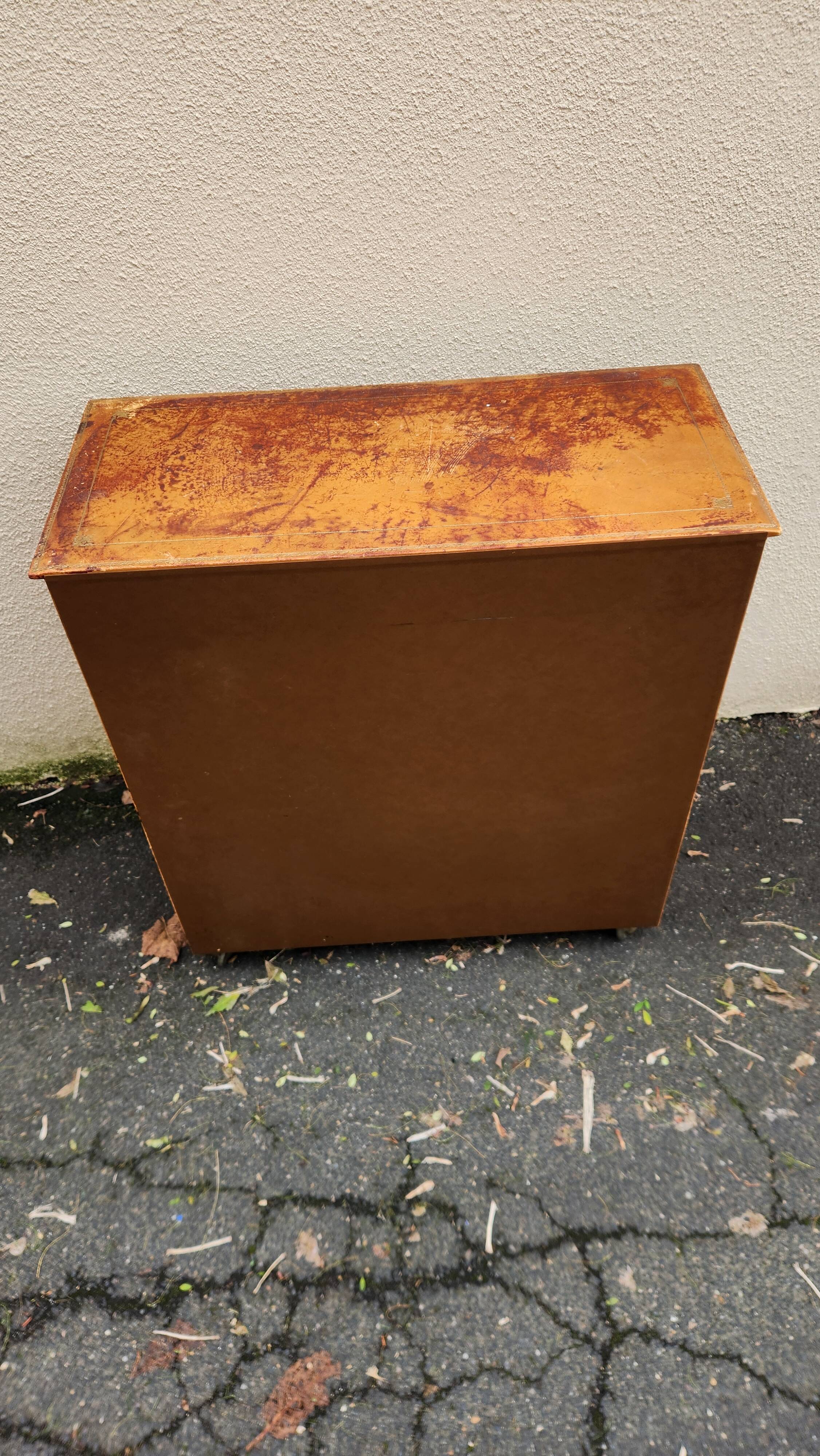 Cardboard box-making cabinet from 1950