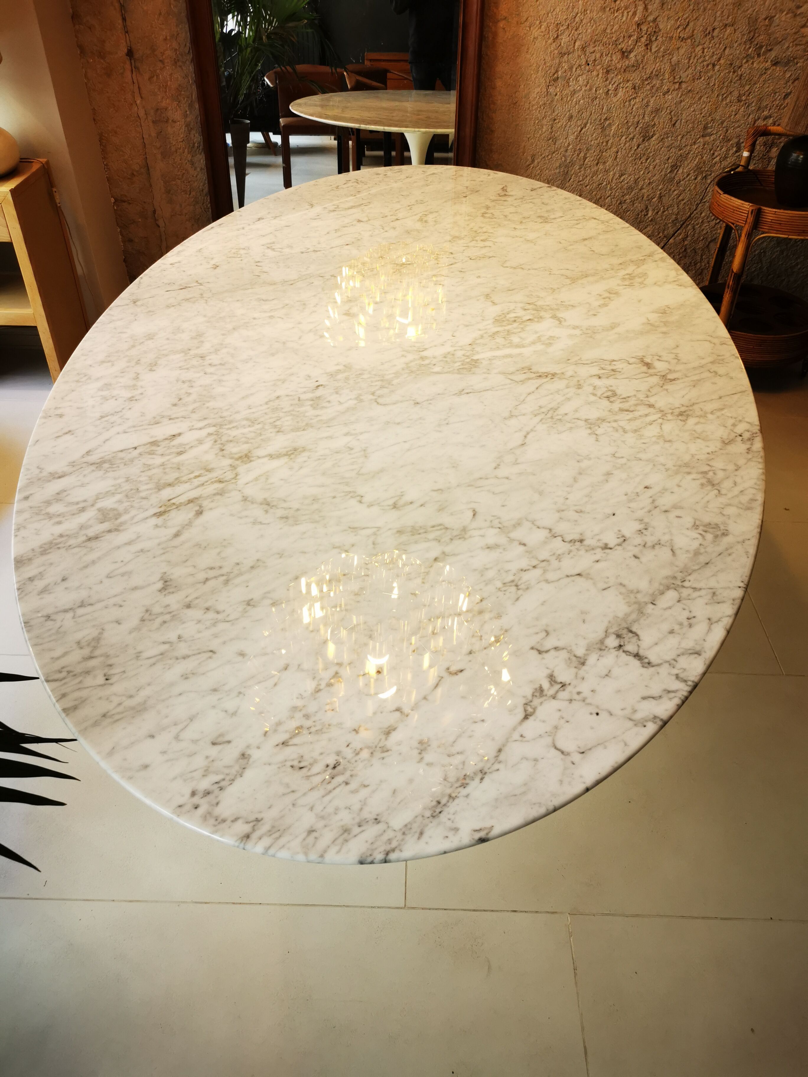 Knoll oval table by Eero Saarinen