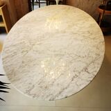 Knoll oval table by Eero Saarinen