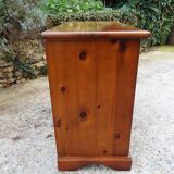 Pine chest of drawers