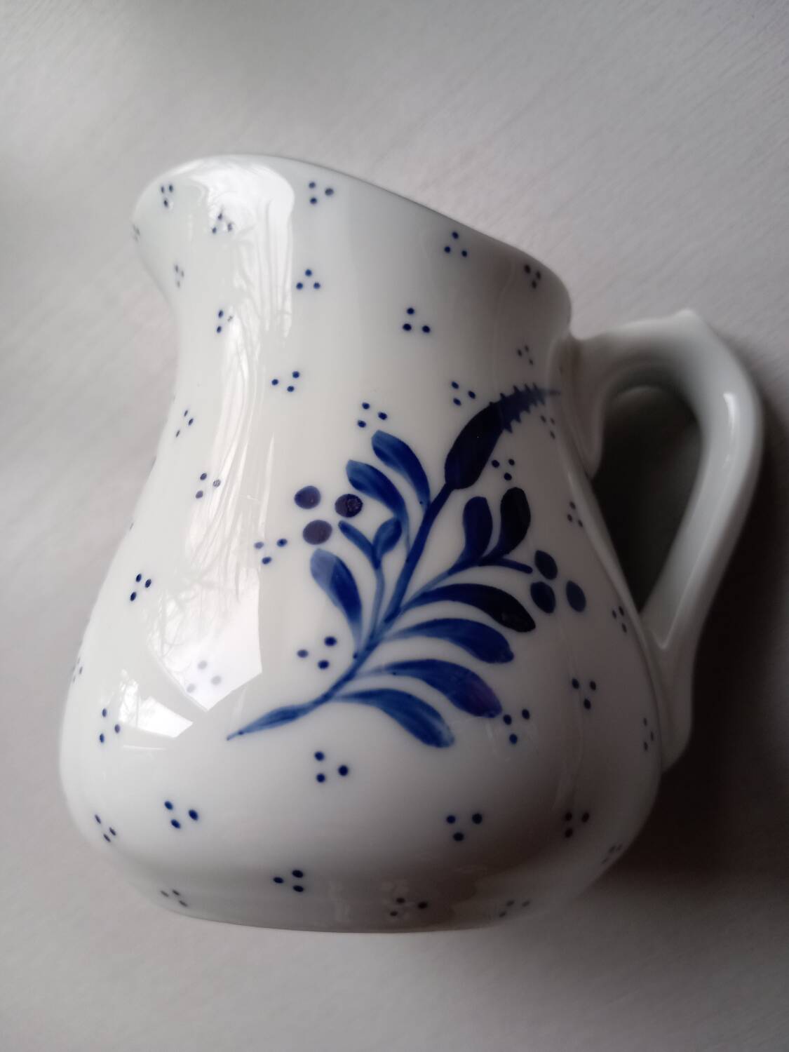 Petit pot à lait en porcelaine de Limoges