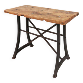 Table de bar/bistro industrielle avec pieds en fonte et plateau en bois, Belgique 192