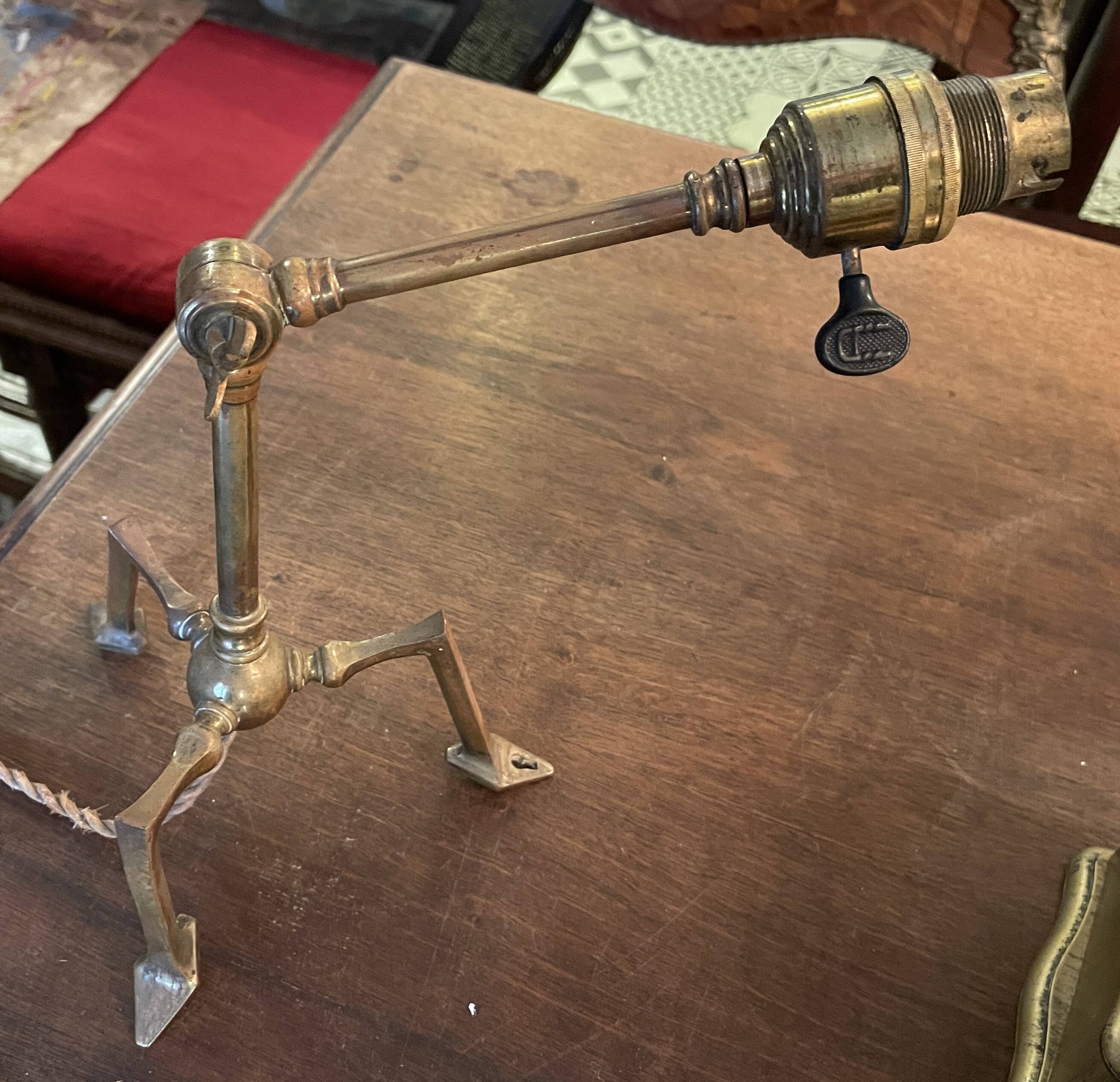 Rare articulated tripod base table lamp in gold-plated brass