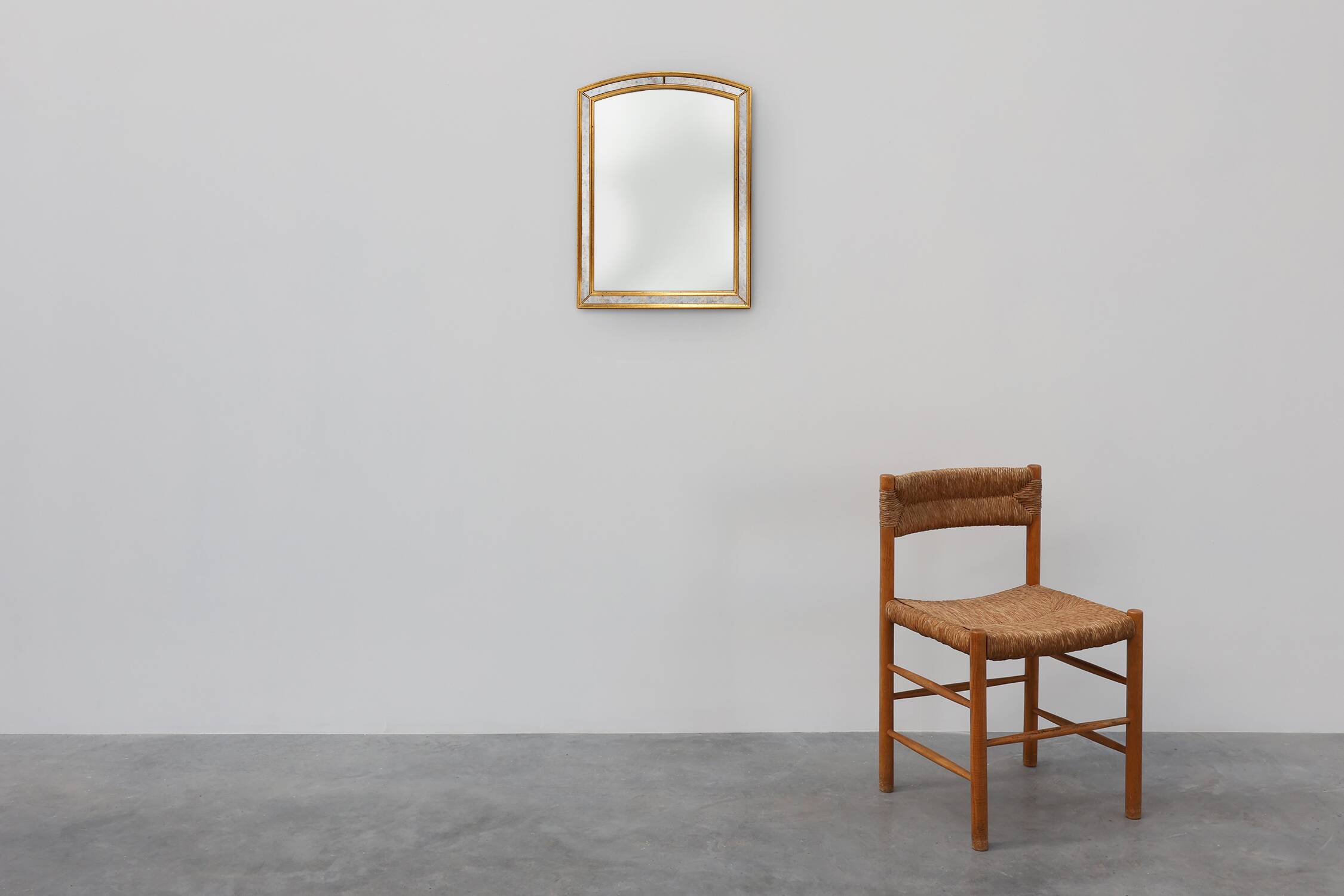 Mirror by Deknudt with marbled fume glass side panels in gilded wooden fram