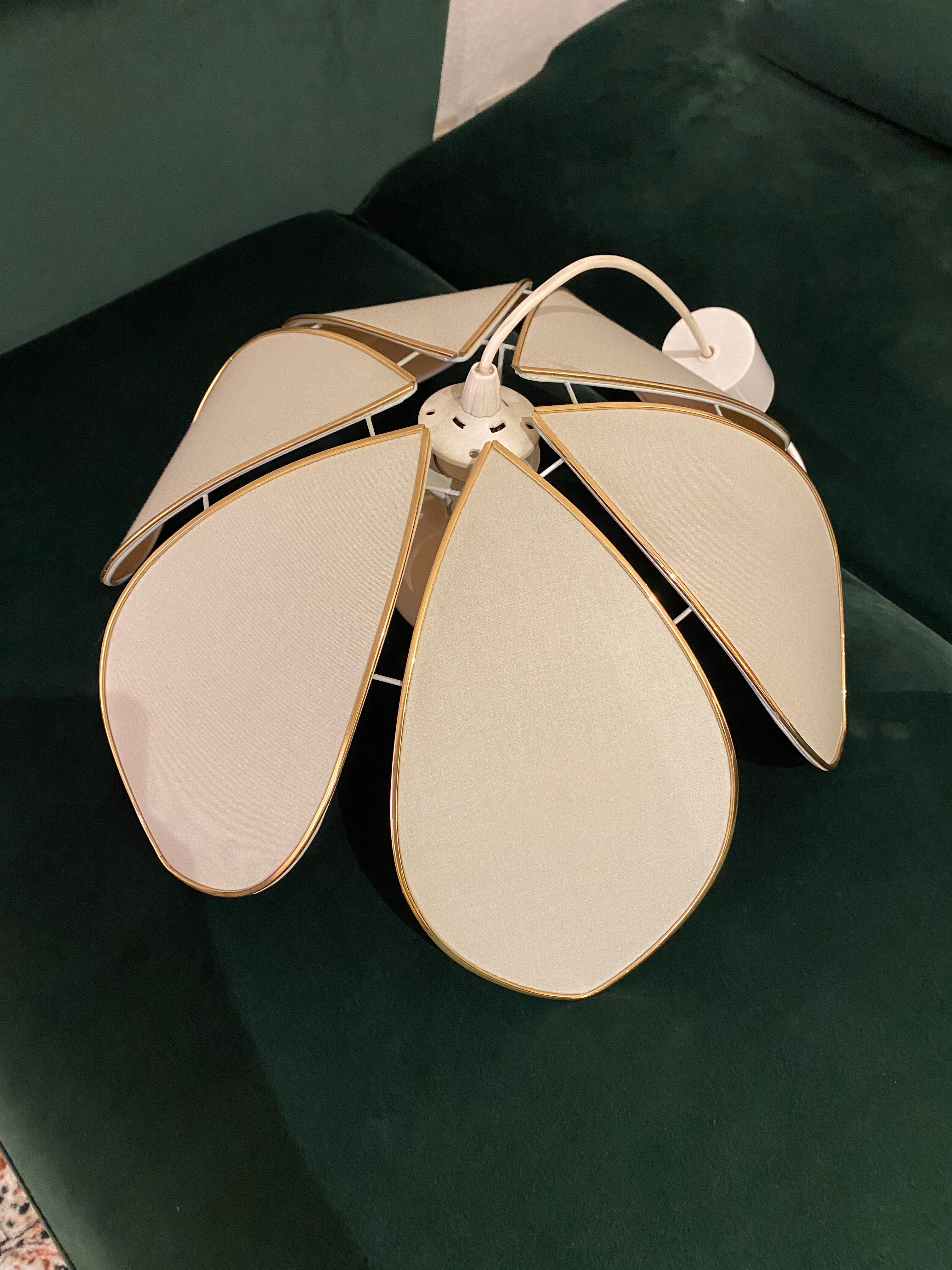 Vintage flower petal suspension