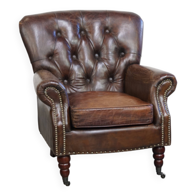 Fauteuil Chesterfield en cuir de vachette grainé marron couleur cognac