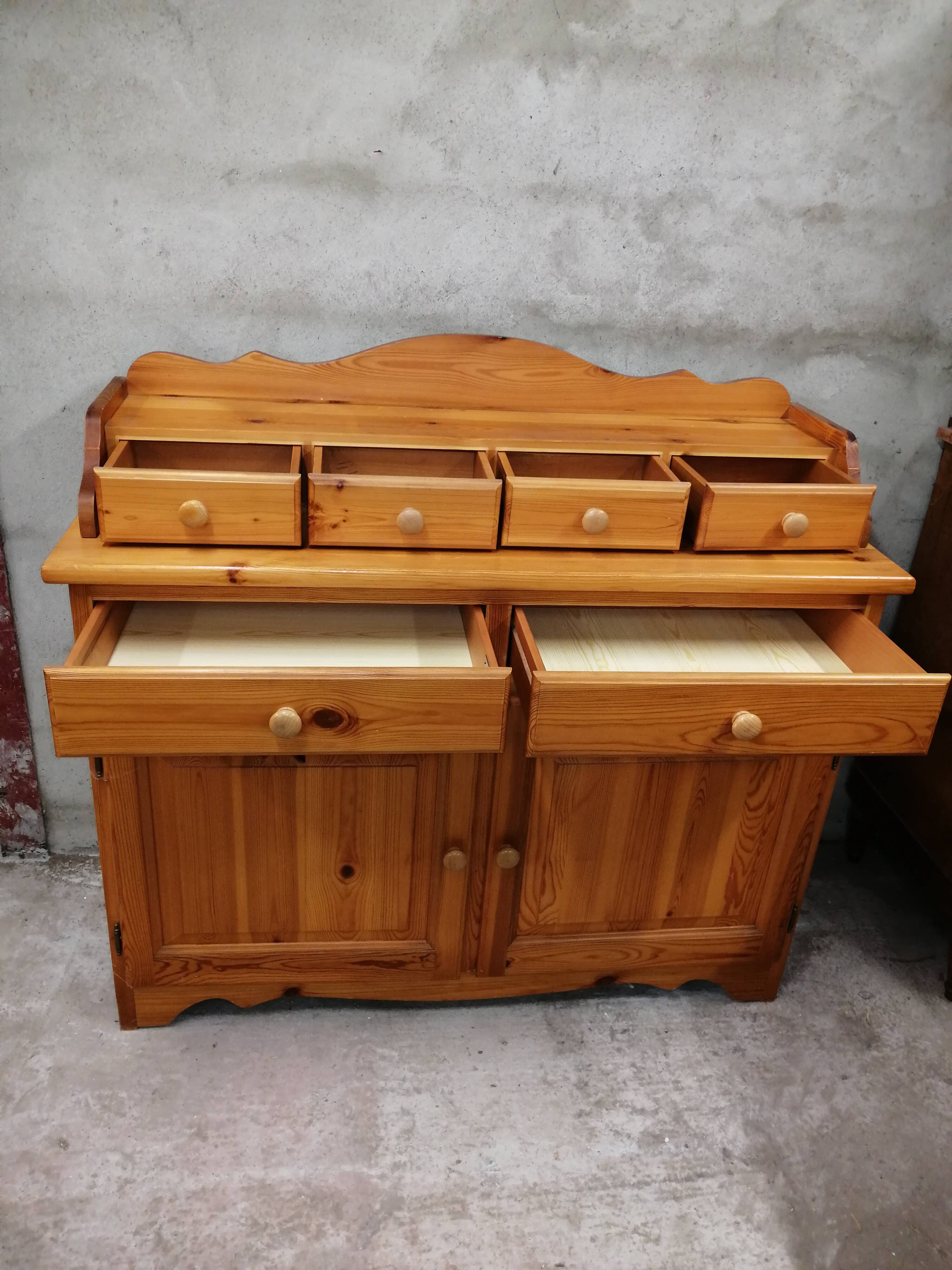 Chest of drawers