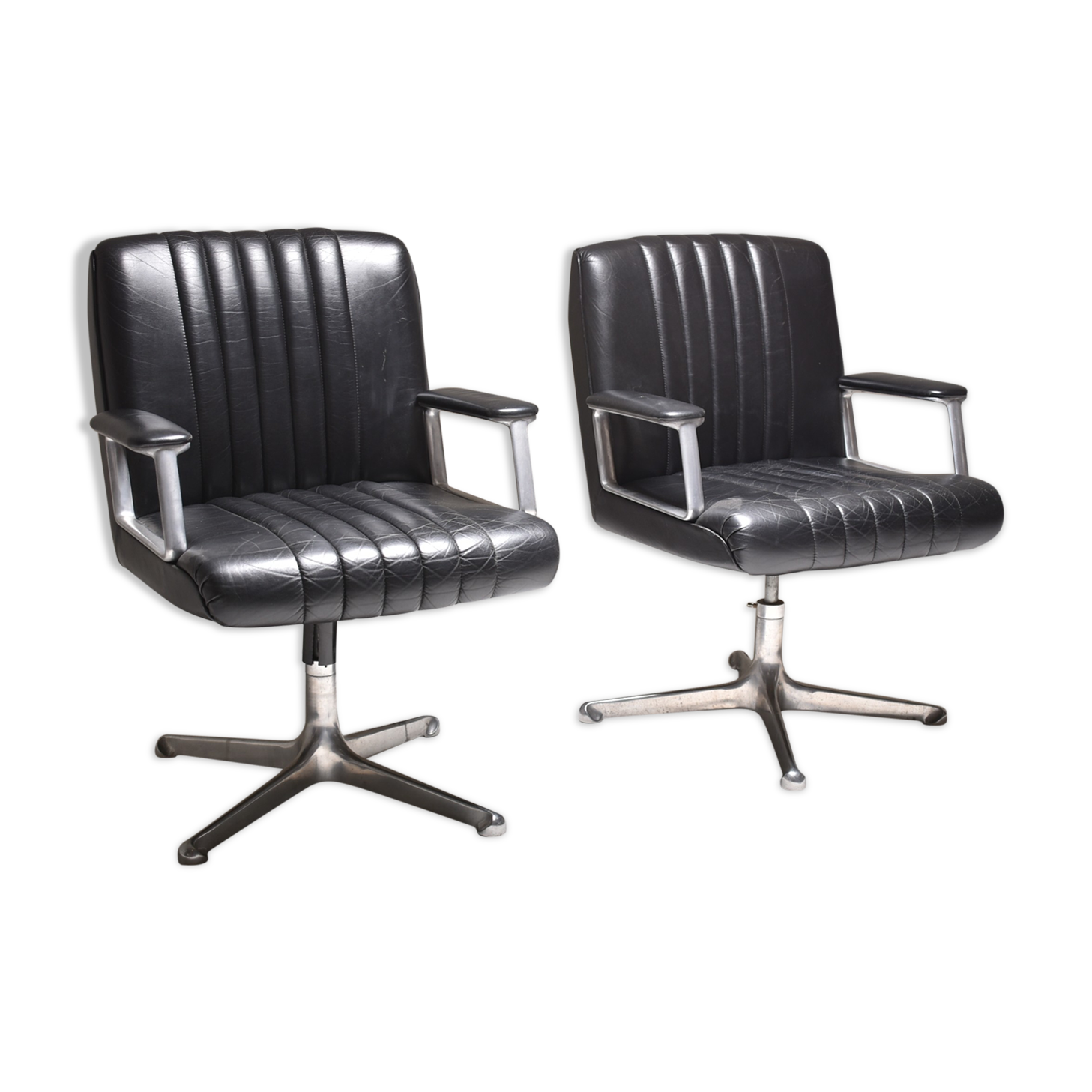 Pair of armchairs by Osvaldo Borsani for Tecno