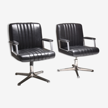 Pair of armchairs by Osvaldo Borsani for Tecno