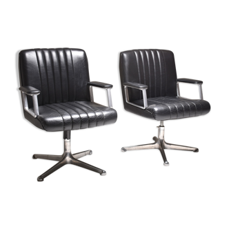Pair of armchairs by Osvaldo Borsani for Tecno
