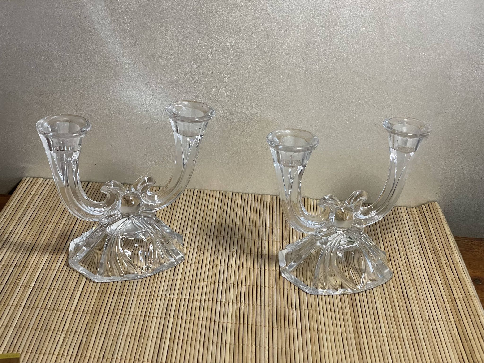 Duo de bougeoirs en verre 2 branches