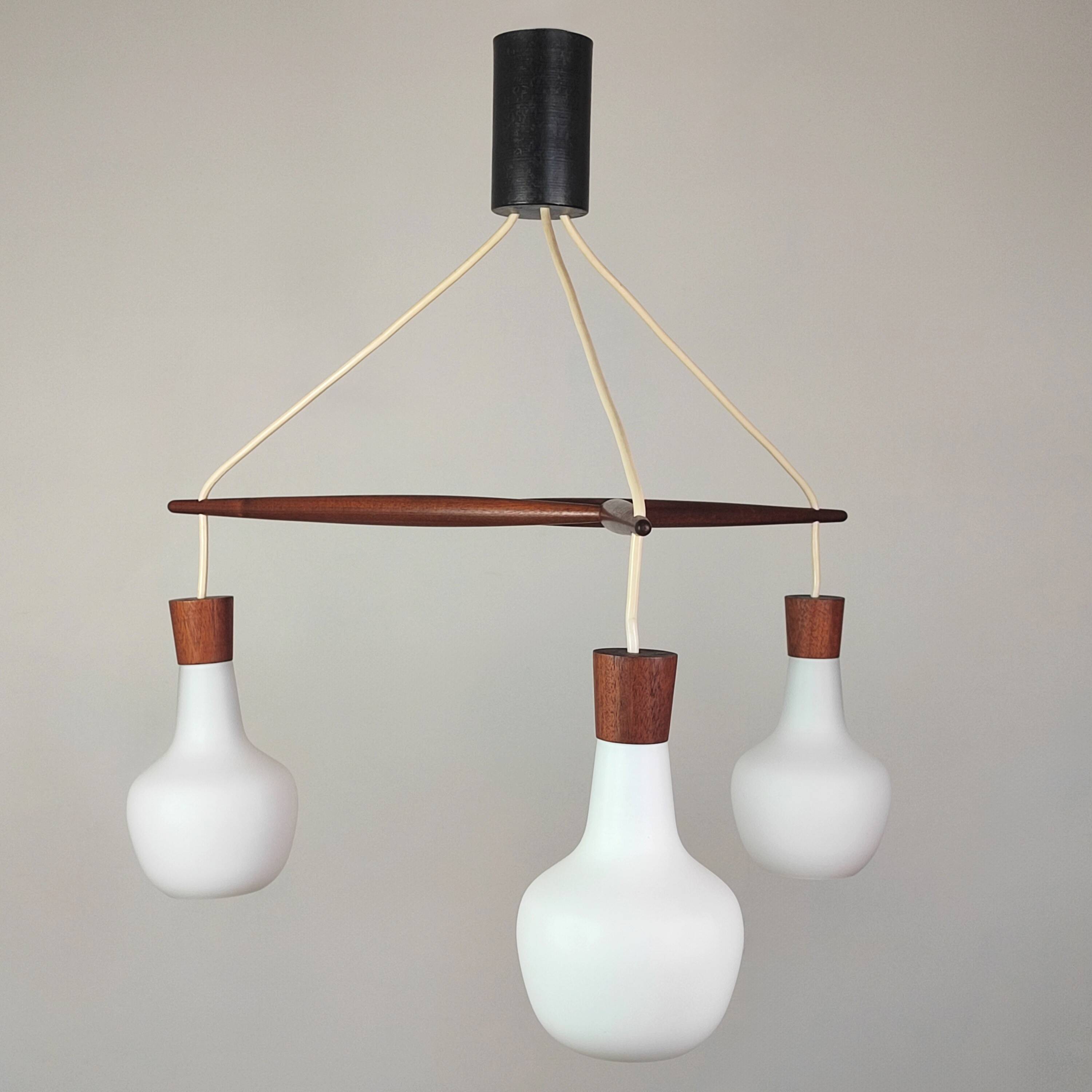 Suspension teck et opaline Rispal