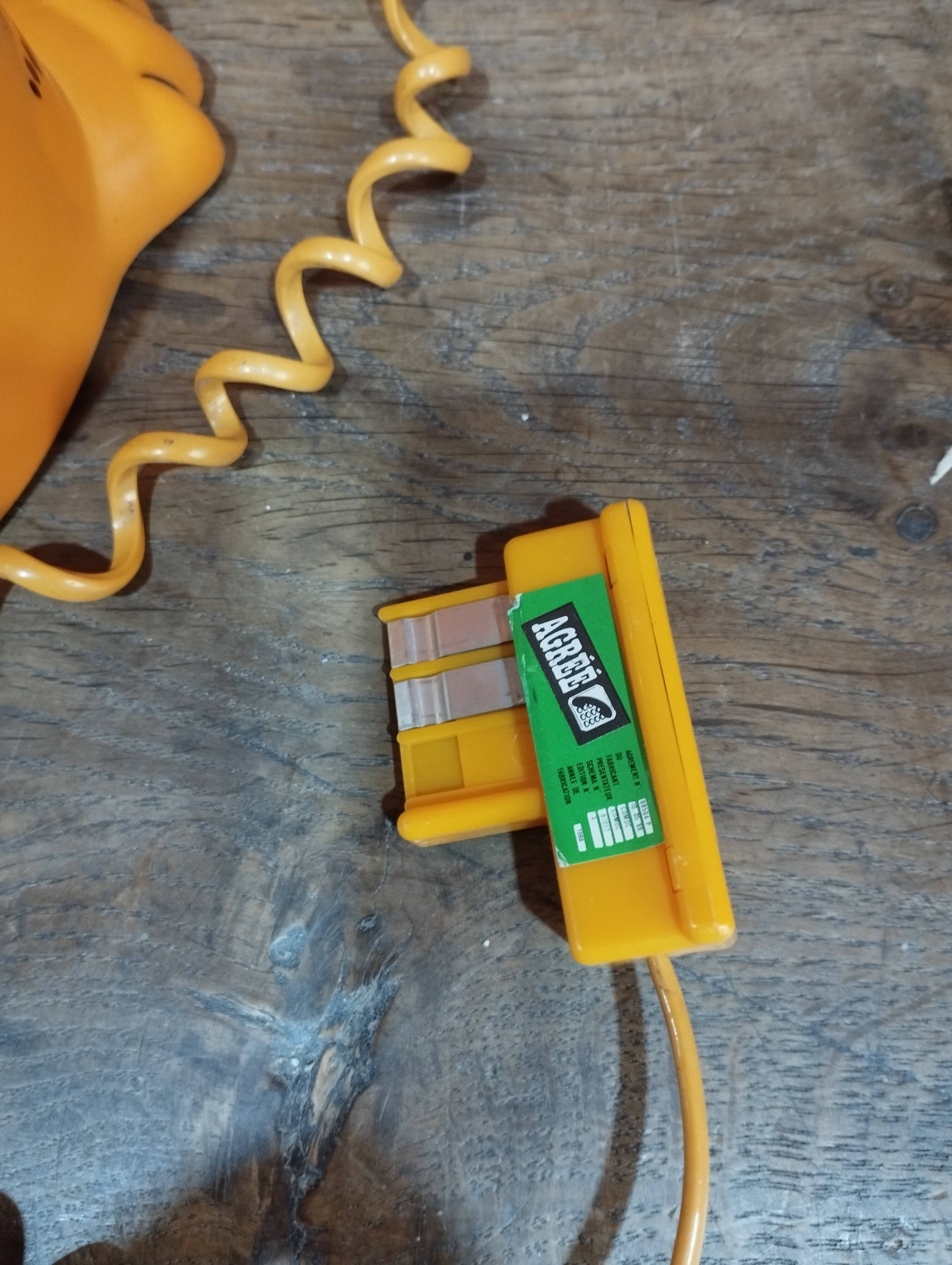 Vintage: 1981 Garfield Phone with Eyes That Open and Close