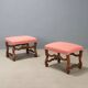 Paire de tabourets baroques anciens en noyer sculpté et tissu, Italie, XVIIIe siècle