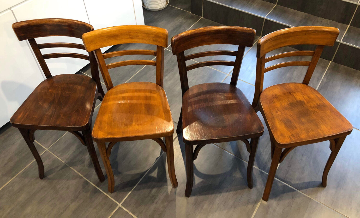 Suite de 4 chaises de bistrot Baumann vintage