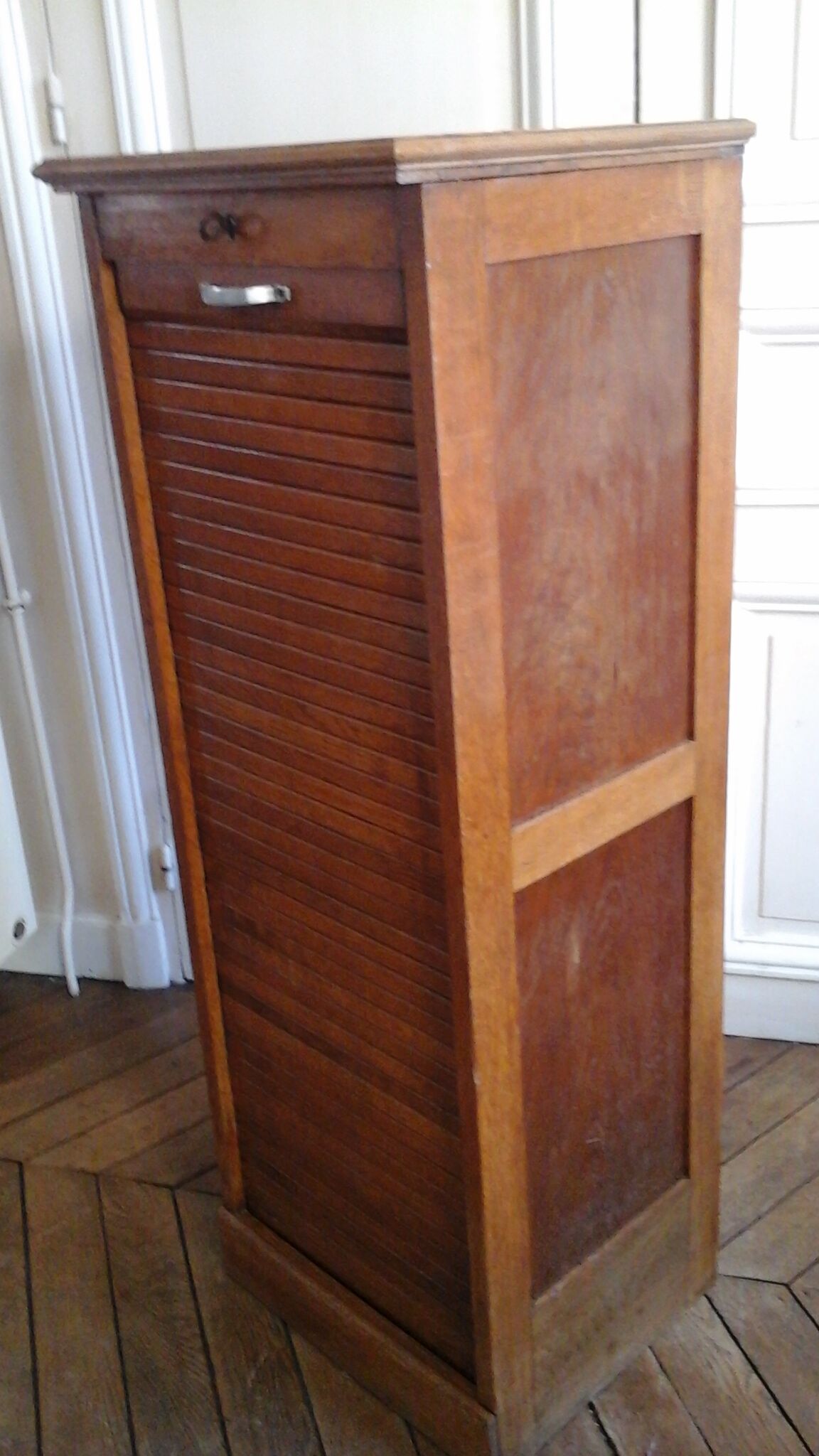 Old oak curtain binder