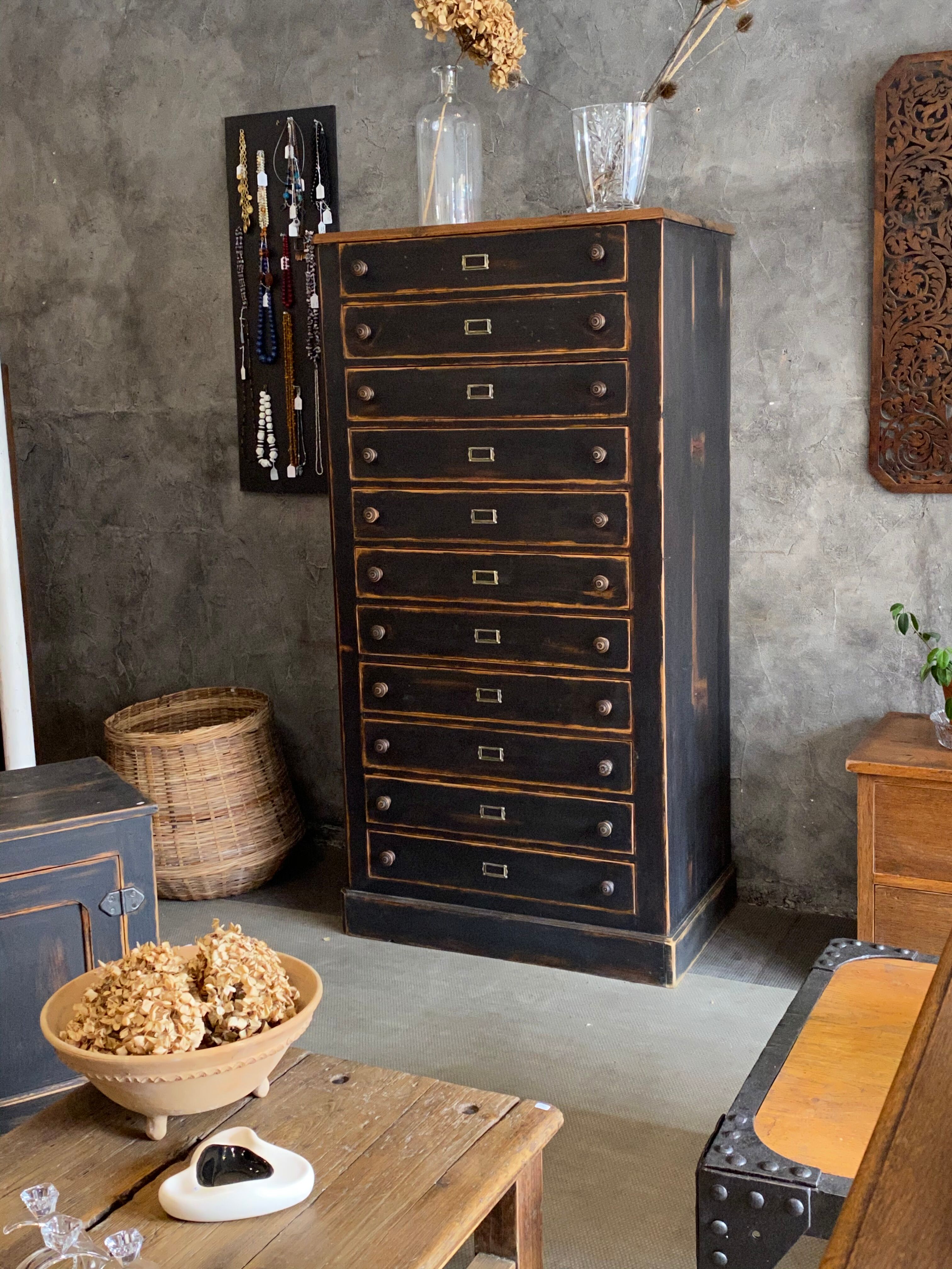 Cabinet with drawers