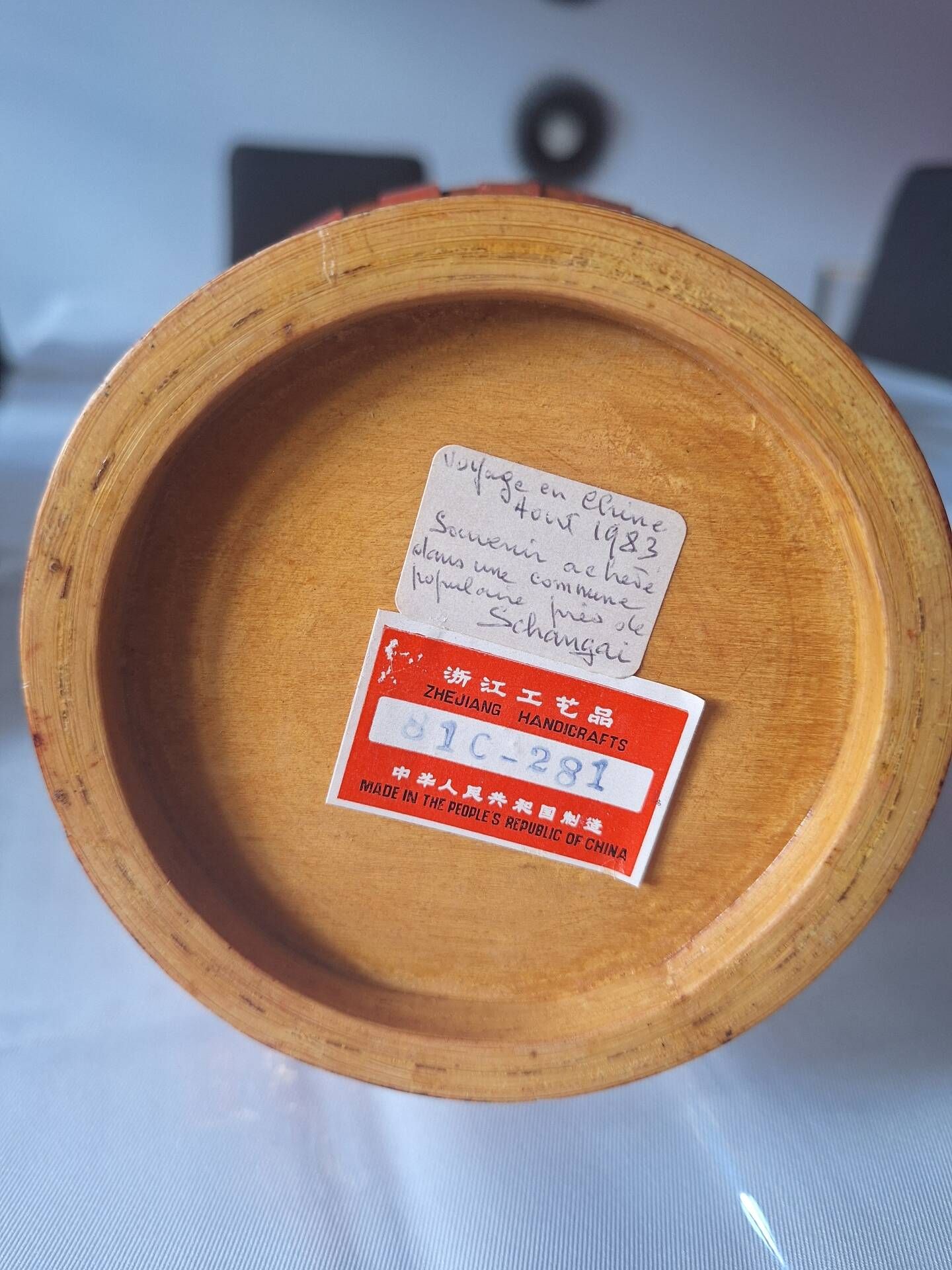 Vase en bois et bambou