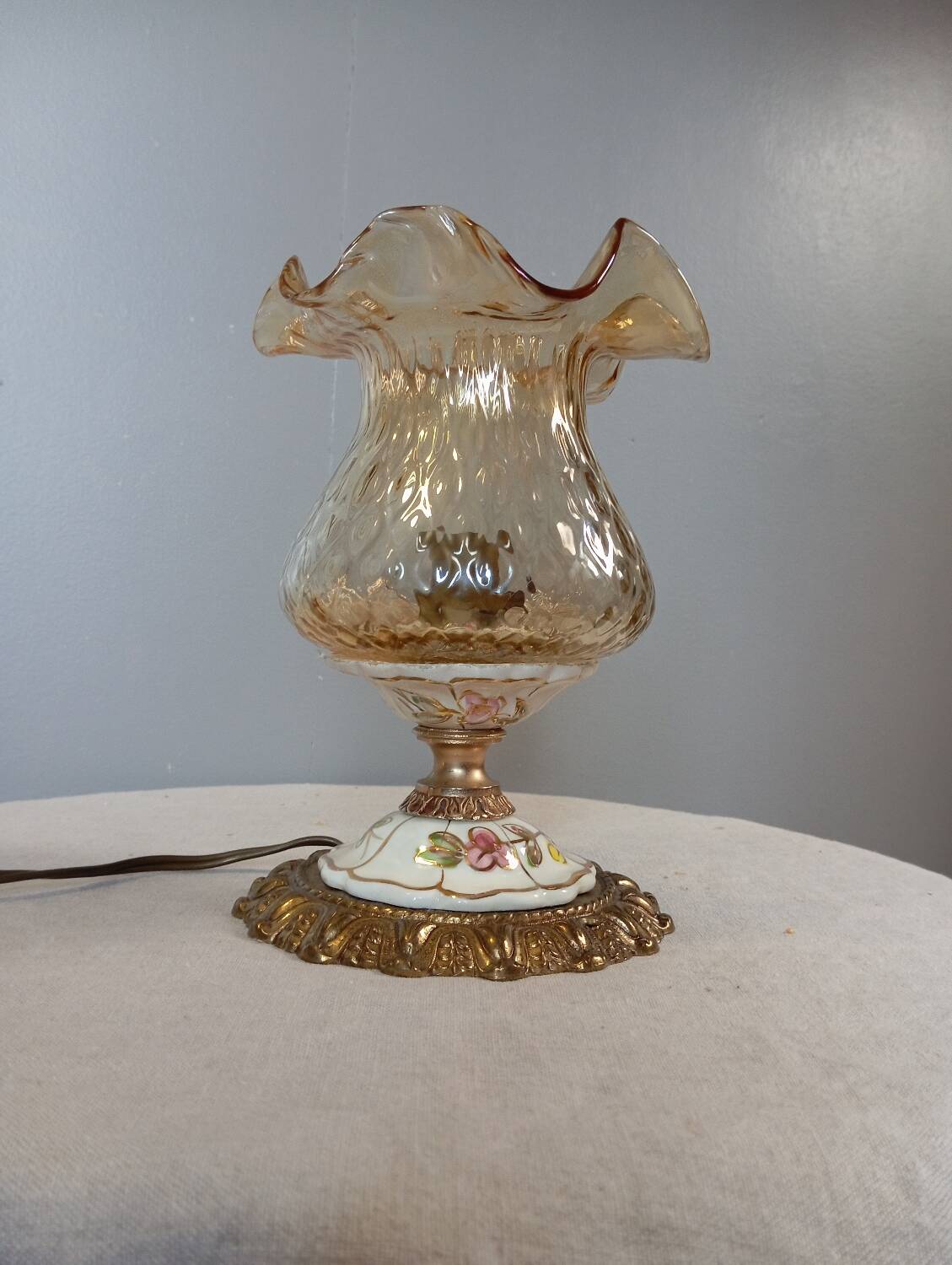 Baroque inspired table lamp, bronze, ceramic flowers and glass globe