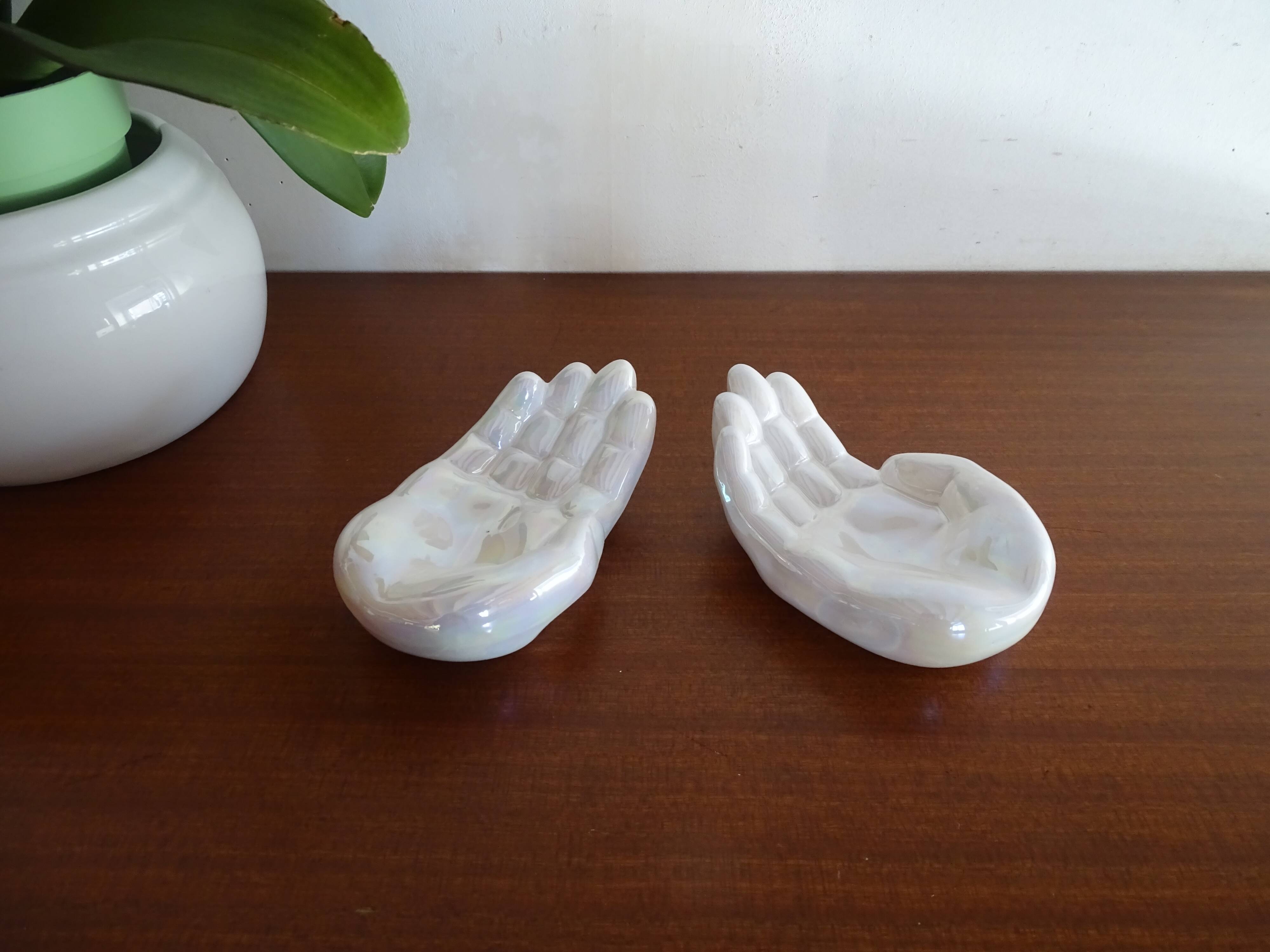 Pair of empty iridescent hand pockets in vintage ceramic 1960