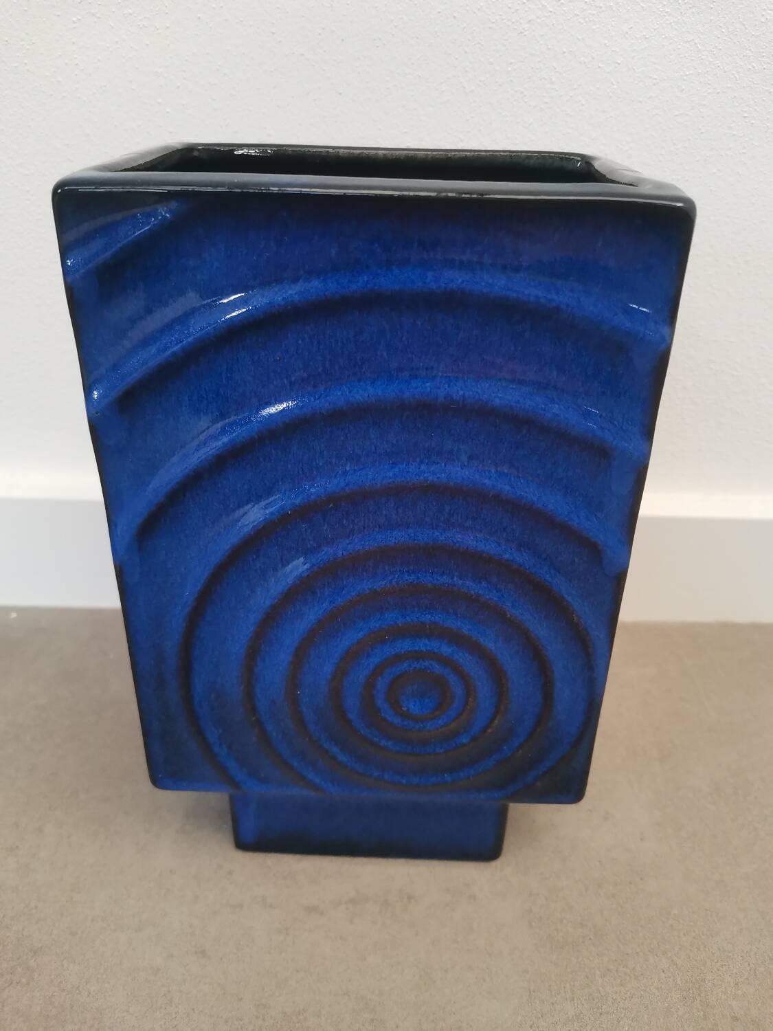 Vase Steuler de Cari Zalloni • 20 cm • Bleu émaillé • Spirale/Tourbillon