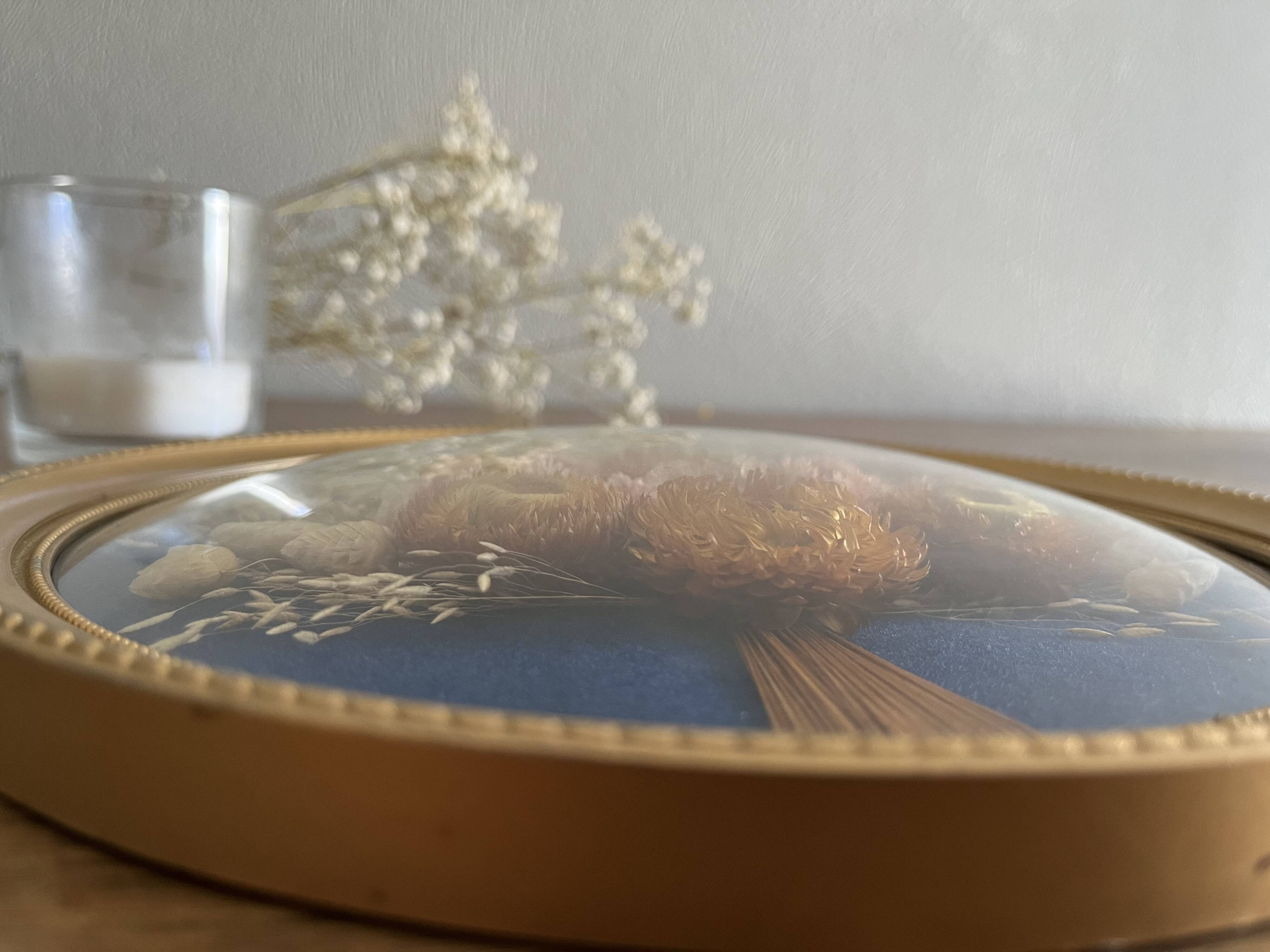 Cadre rond verre bombé fleurs séchées