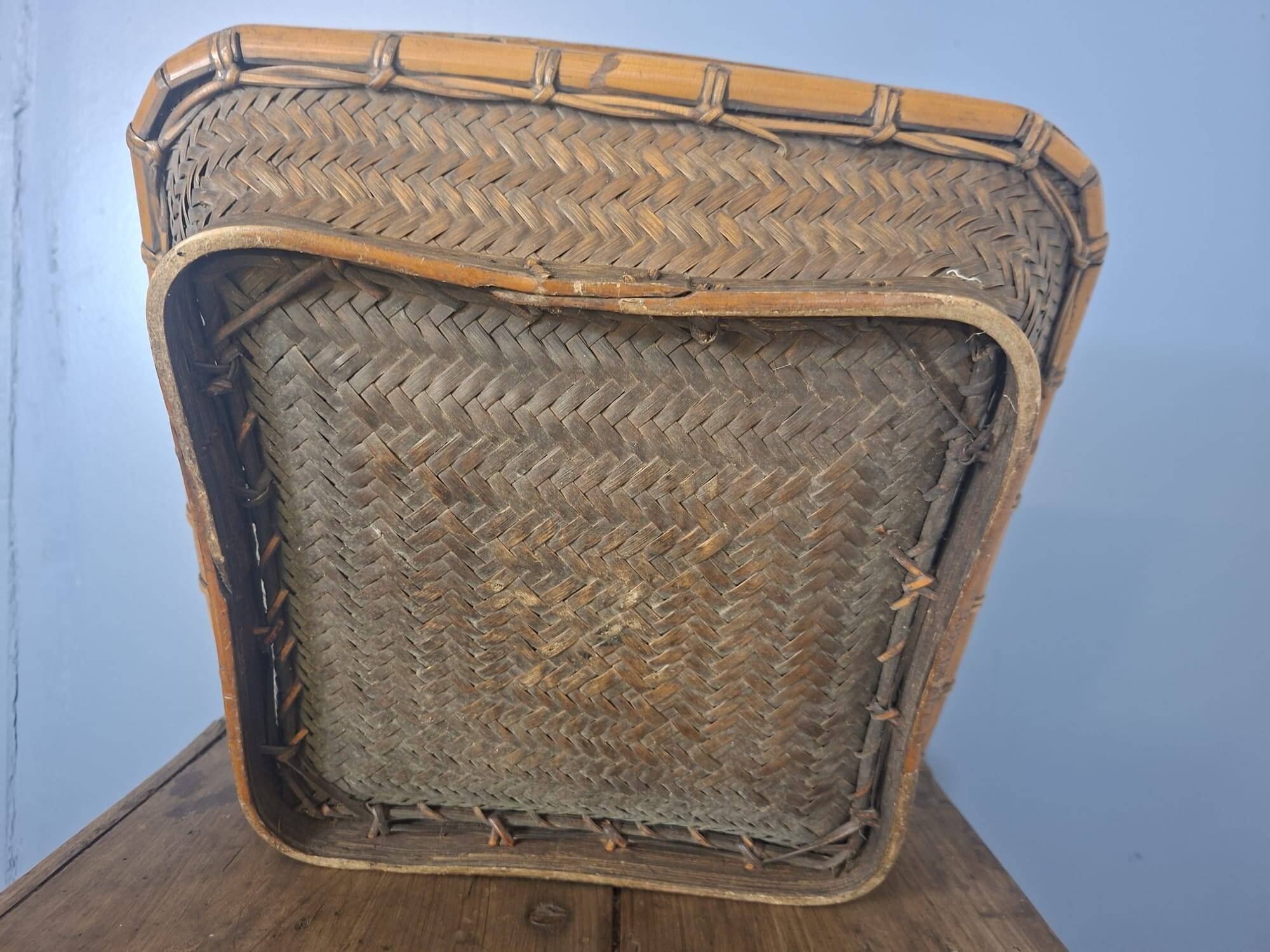 Antique Chinese woven bamboo basket with lid — 19th/20th century