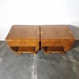 Paire de tables de chevet Art déco en ronce de noyer et laiton