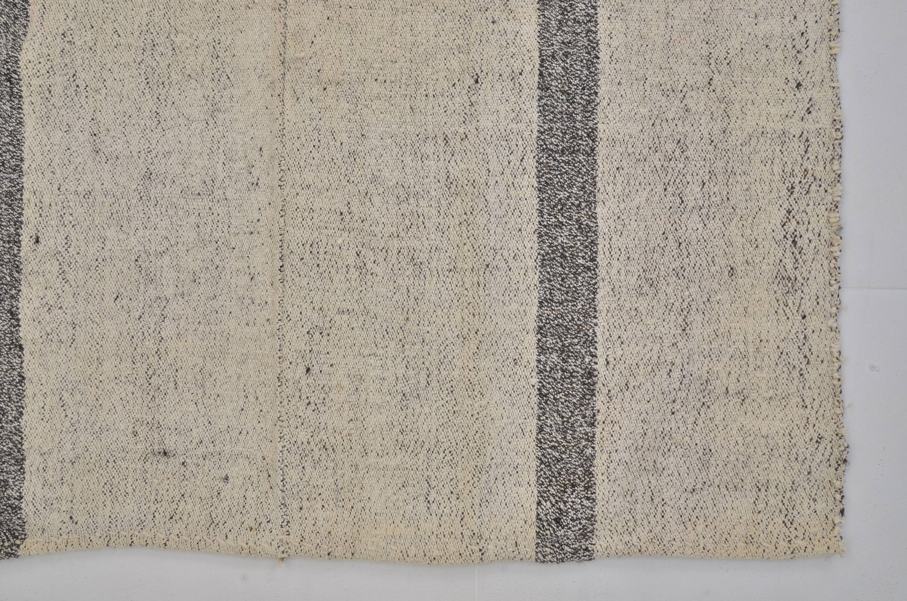 Tapis Kilim beige et noir