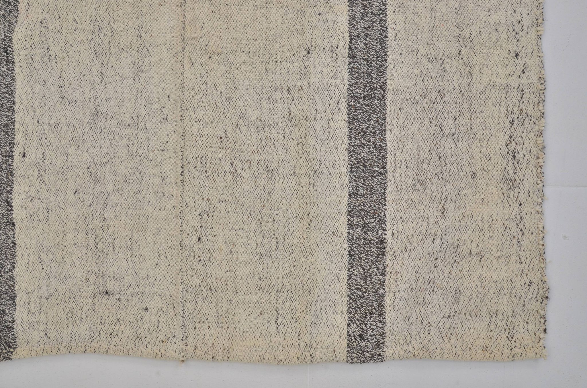 Tapis Kilim beige et noir