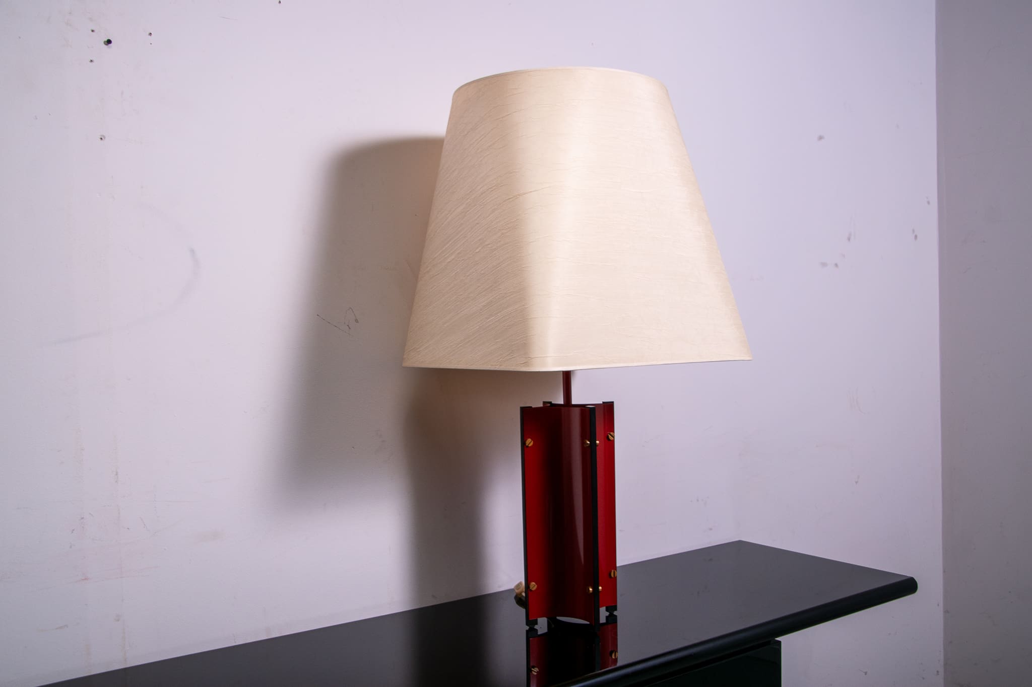 Red metal sculptural table lamp with oversized lamp shade circa 1980